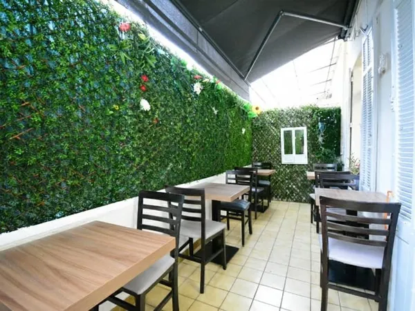 INVESTISSEMENT RARE : MURS COMMERCIAUX (et Fonds) ANTIBES