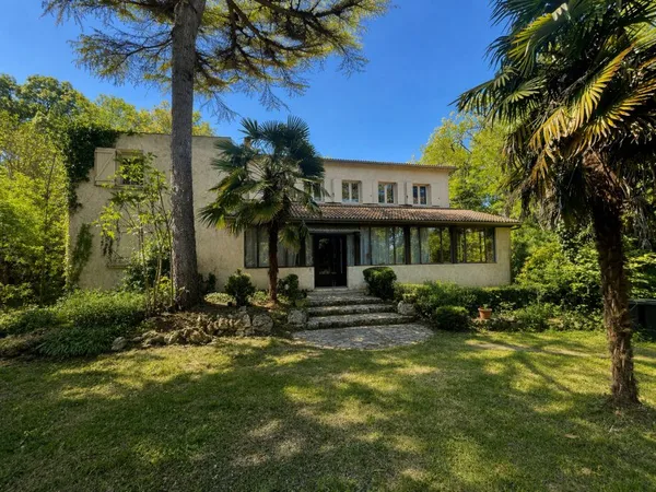 Maison 10 pièces 250 m²