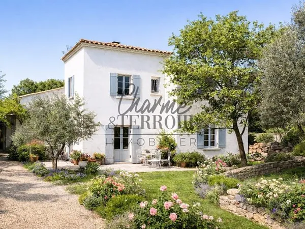 St Quentin La Poterie Bastide de 185m2 sur 600m2