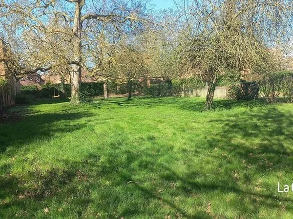 Terrain 834 m²