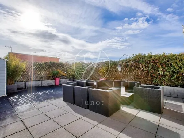 Ville-d'Avray - CENTRE-MAIRIE - Appartement de 150 m², 4 chambres - Terrasse de 60 m² exposée sud