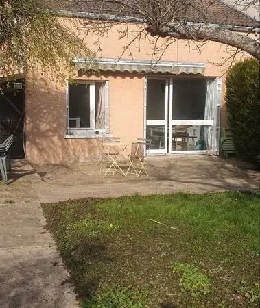 Maison avec jardin et dependance