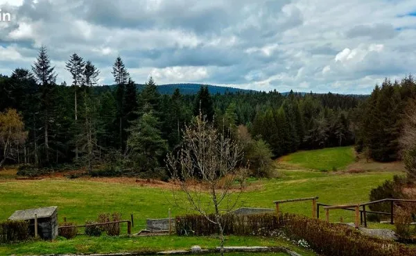Disponible à la location meublée sur Saint-André-en-Vivarais (au calme, hors village):