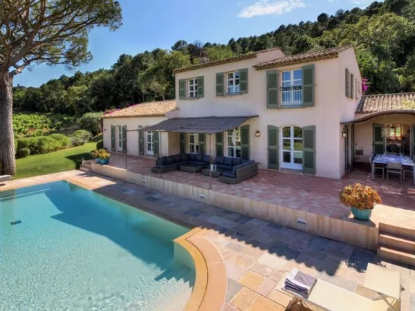 Gassin - Villa provençale avec vue sur les vignes