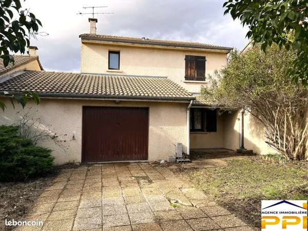 Montélimar, maison d'environ 102m² 3 chambres, grand garage, jardin.revenus solaires 2000 euros par 