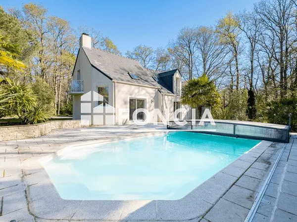 MAISON FAMILIALE 5 CHAMBRES, PISCINE, GARAGE, JARDIN
