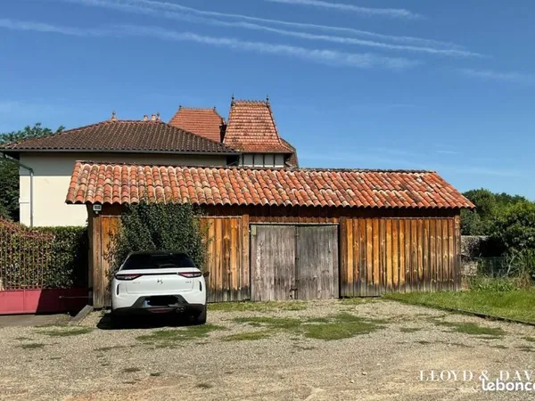 Parking/box 40 m² Saint-Sever