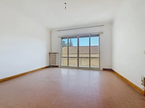 Avignon intra-muros. Appartement 2 pièces de 61 m2 avec ascenseur et terrasse.