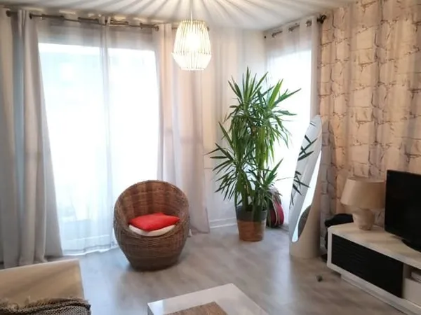 Studio de 32.23 m2 situé rue des Moulins, disponible à parti