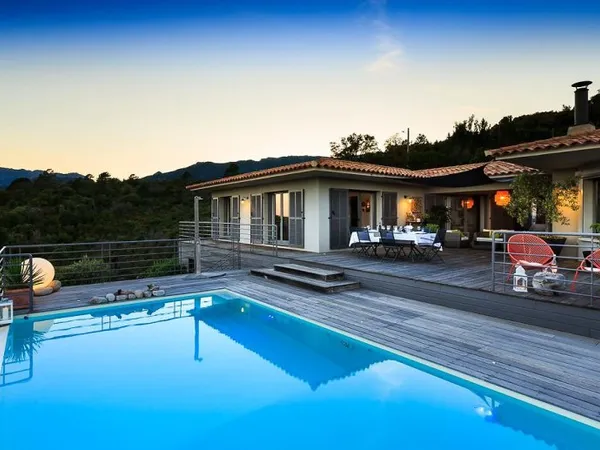 Maison 5 pièces 230 m²