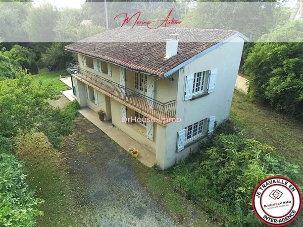 Propriété pleine de charme proche Poitiers avec terrasse, garage, studio et jardin verdoyant