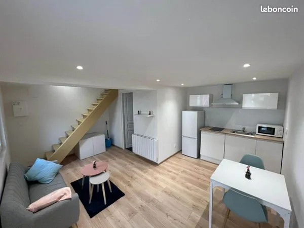 Studio meublé avec terrasse trois maisons