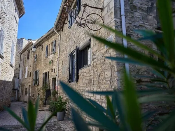 Maison À Vendre, commerces à pieds !