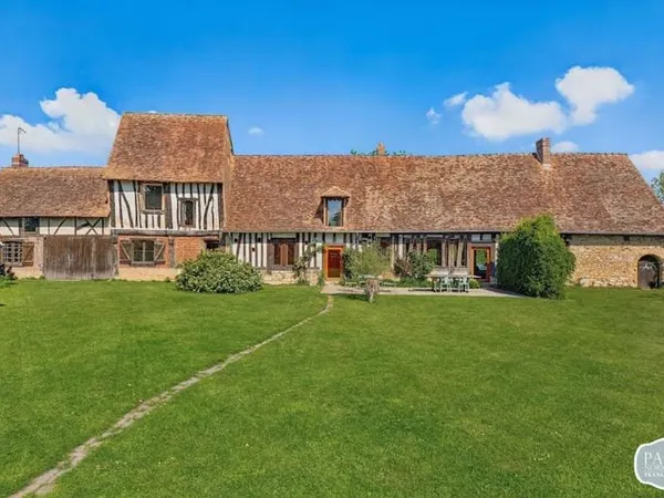 Maison 9 pièces 340 m²