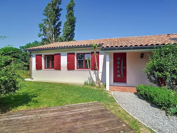 A VENDRE -SAINT-LYS- Maison T6 de plain-pied avec garage et jardin paysager -