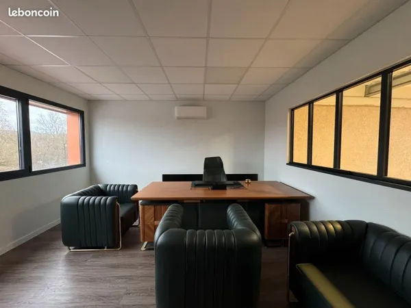 Dépôt 125 m² avec bureau - Zone Îlots des Sables