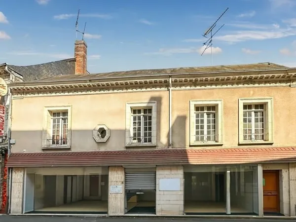 LocalCommercial + Appartement avec Patio à vendre 8 pièces SAINT CALAIS (72) Ensemble immobilier à f