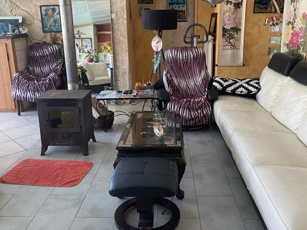 Maison plein pied 134 m2 avec studio en duplex 30 m2 indépendant piscine enterrée et jardin