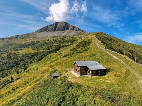 Chalet d'alpage face au Mont-Blanc