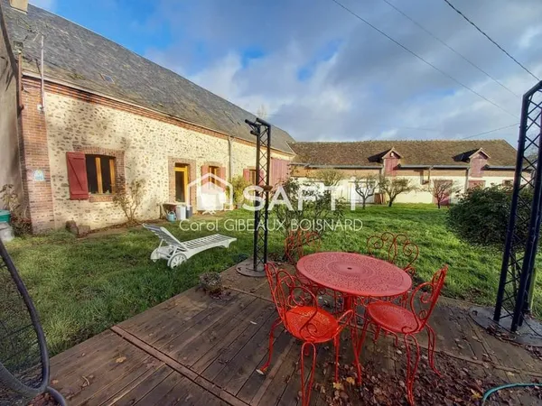 À découvrir : maison pleine d'âme et de caractère avec dépendances et terrain