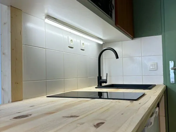 Appartement studio refait à neuf, à 1 minute du cours berriat (proximité Europole, Gare de Grenoble,