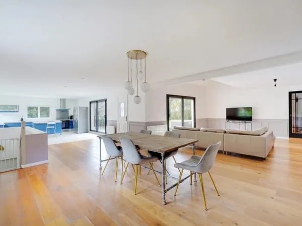 Maison 8 pièces 270 m²