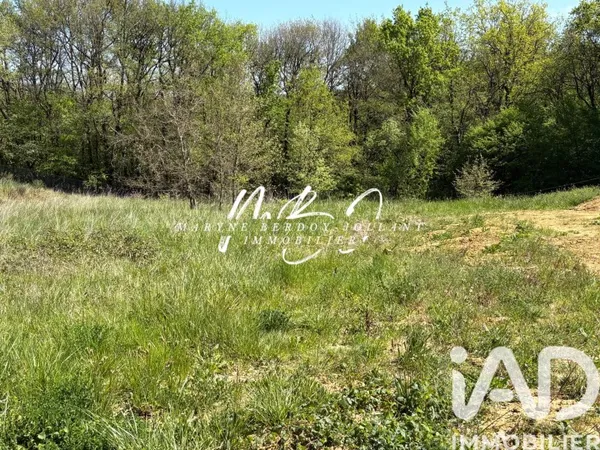 Terrain 2407 m²