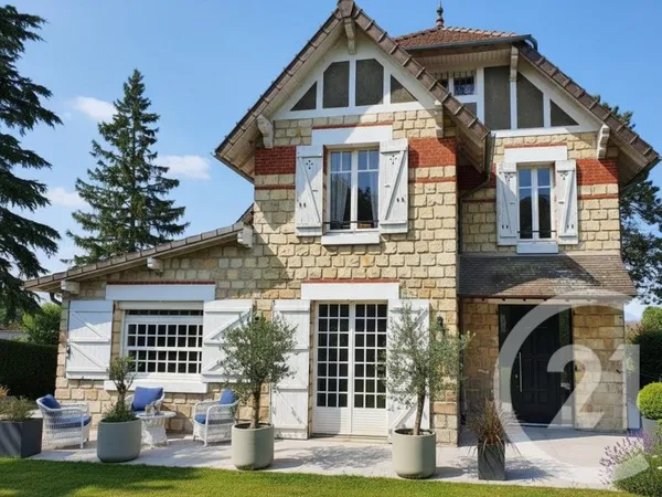 Maison 8 pièces 238 m²