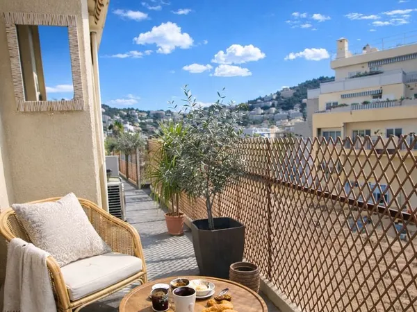 Superbe 3P avec terrasse et vue dégagée - Port de Nice