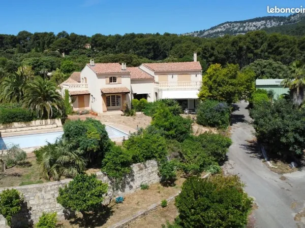 Propriété 7 pièces 240 m²