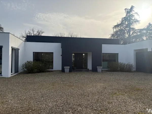 Maison 6 pièces 222 m²