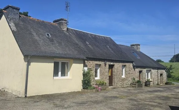 Charmante longère 2 chambres avec garages et grand terrain
