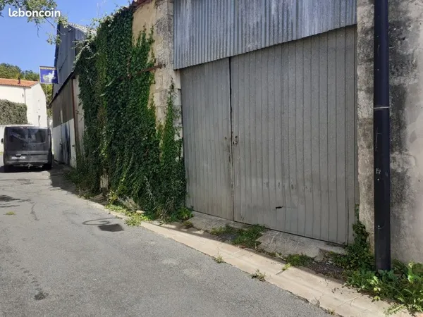 Dependance et hangar 527 m2