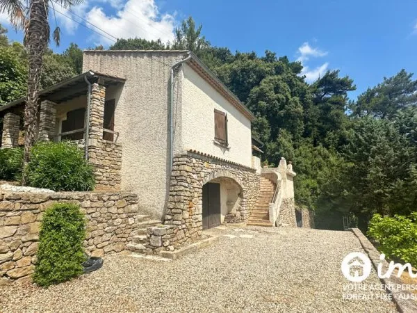 Maison de maçon au coeur de la nature