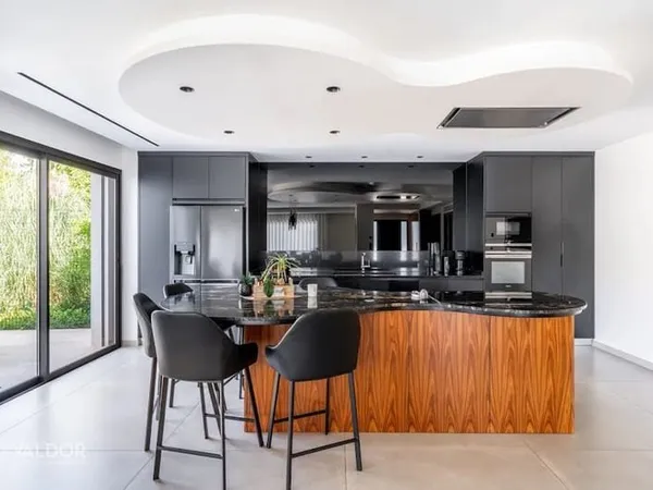 Maison 6 pièces 250 m²