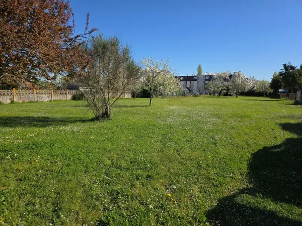 terrain clos