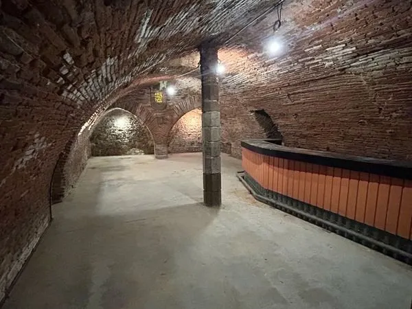 Cave voutée 100m² centre historique