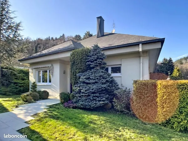Maison individuelle de plain-pied - 141 m² - 3 chambres - terrain de 10,70 ares - Thann