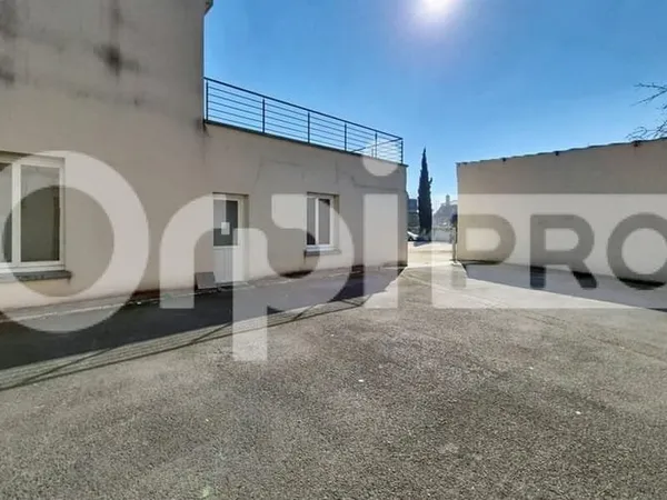 Local commercial 745 m²