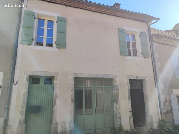 Maison en pierre d'un étage mitoyenne de 90 m²