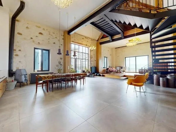 Maison 8 pièces 331 m²