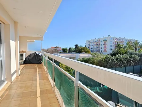 À vendre - 2 pièces avec parking et piscine