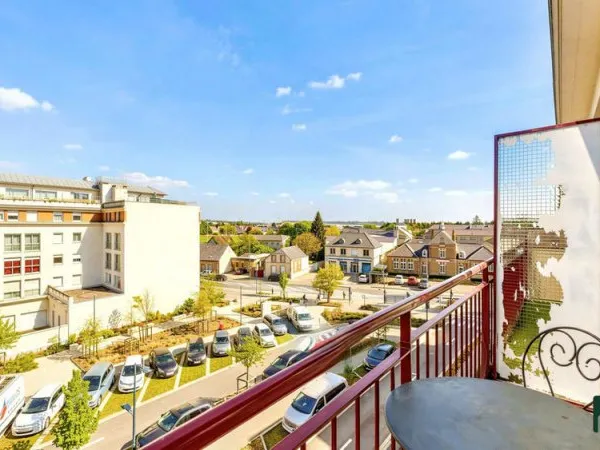 Grand appartement de 4/5 pièces avec balcon, cave et garage - C