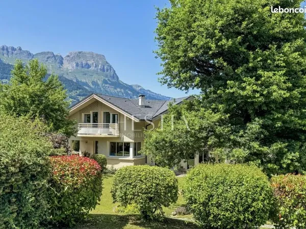 Maison 7 pièces 214 m²