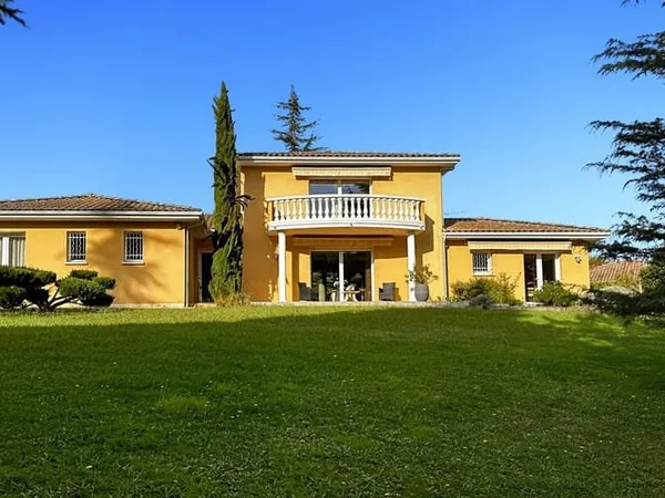 Maison 6 pièces 220 m²