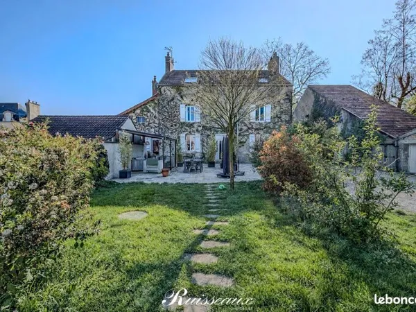 Maison 9 pièces 260 m²