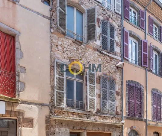 Maison de ville à rénover en plein centre de Brioude fort potentiel d'aménagement