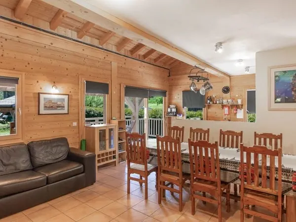 Grande Ferme mitoyenne 8 chambres - Avec appartement + studio