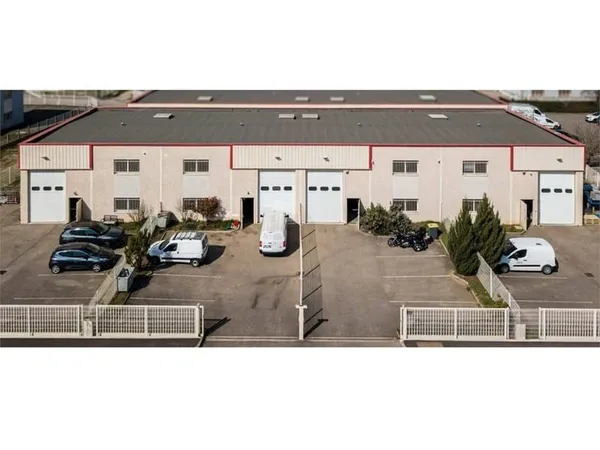 Local d'activité 666 m²