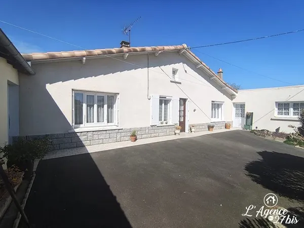Secteur Augé - Maison de plain-pied, 3 chambres et dépendances.